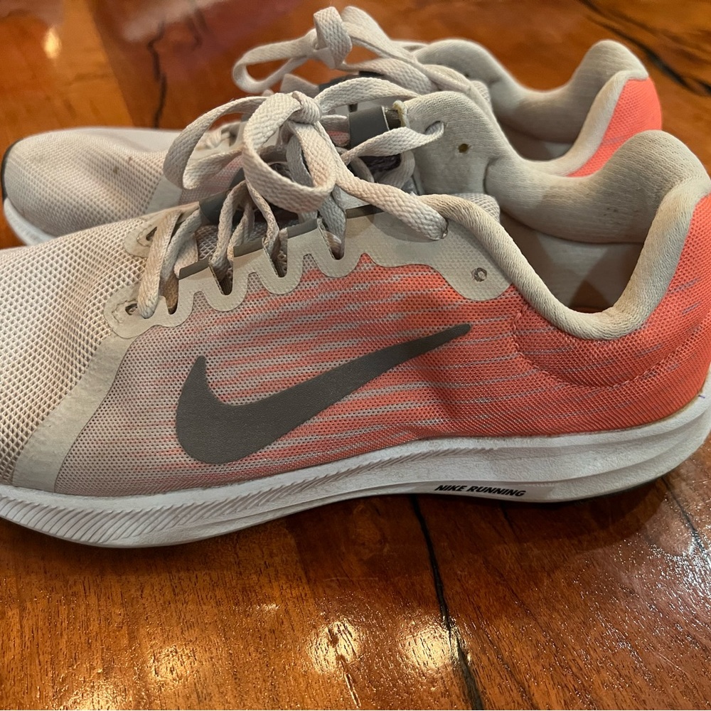 Ladies NIKE